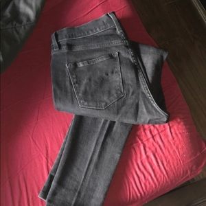 Women Levi’s Jeans.